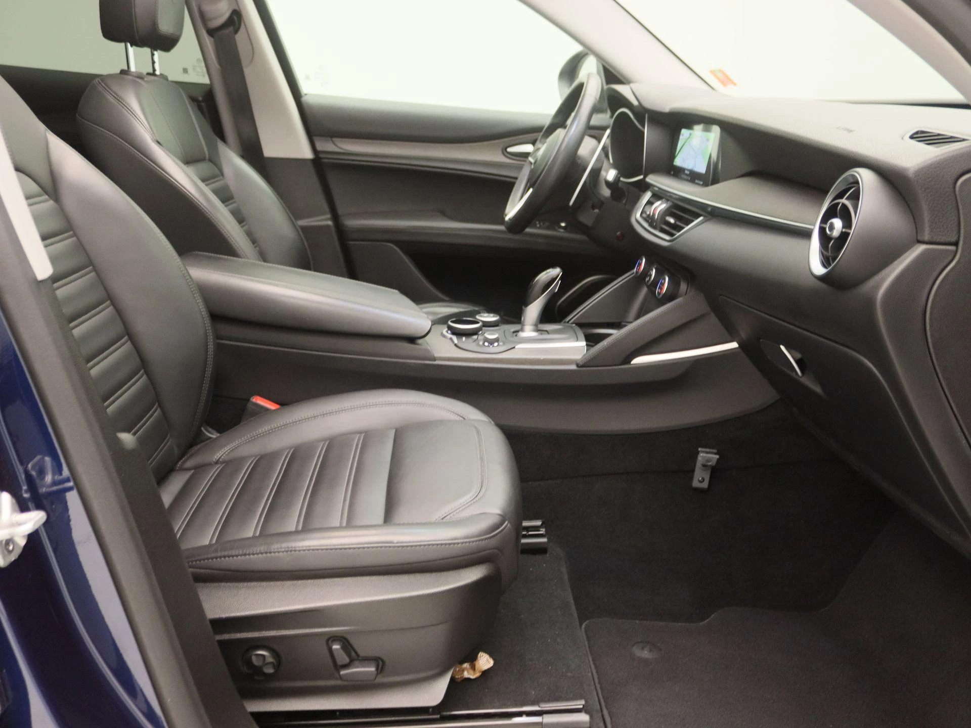 Alfa Romeo-Stelvio-image-27