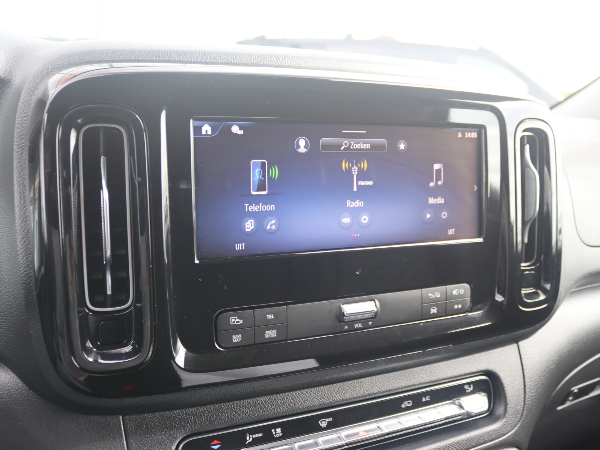 Mercedes-Benz-Vito-image-8
