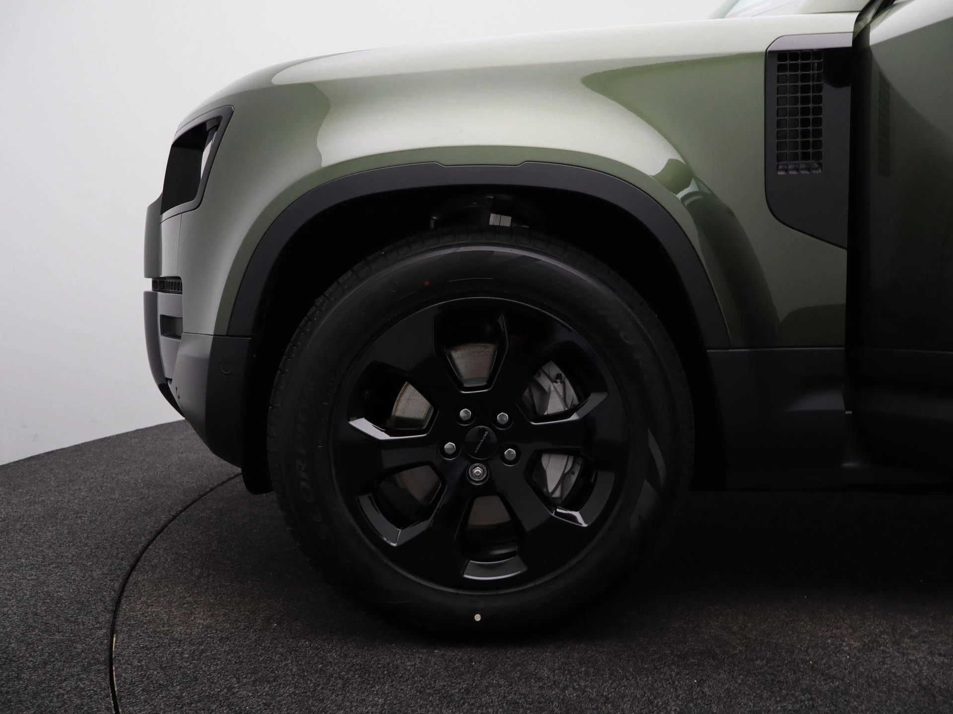 Land Rover-Defender-image-14