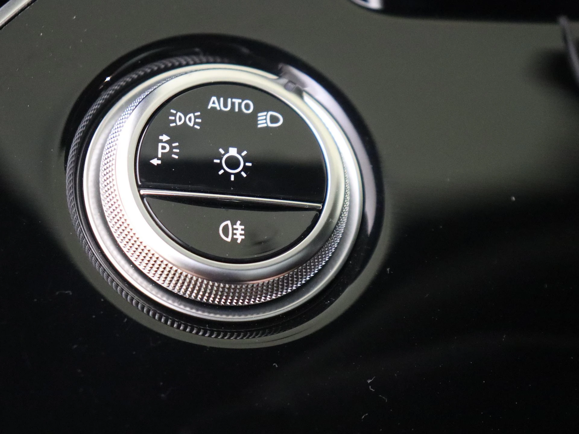 Mercedes-Benz-E-Klasse-image-23