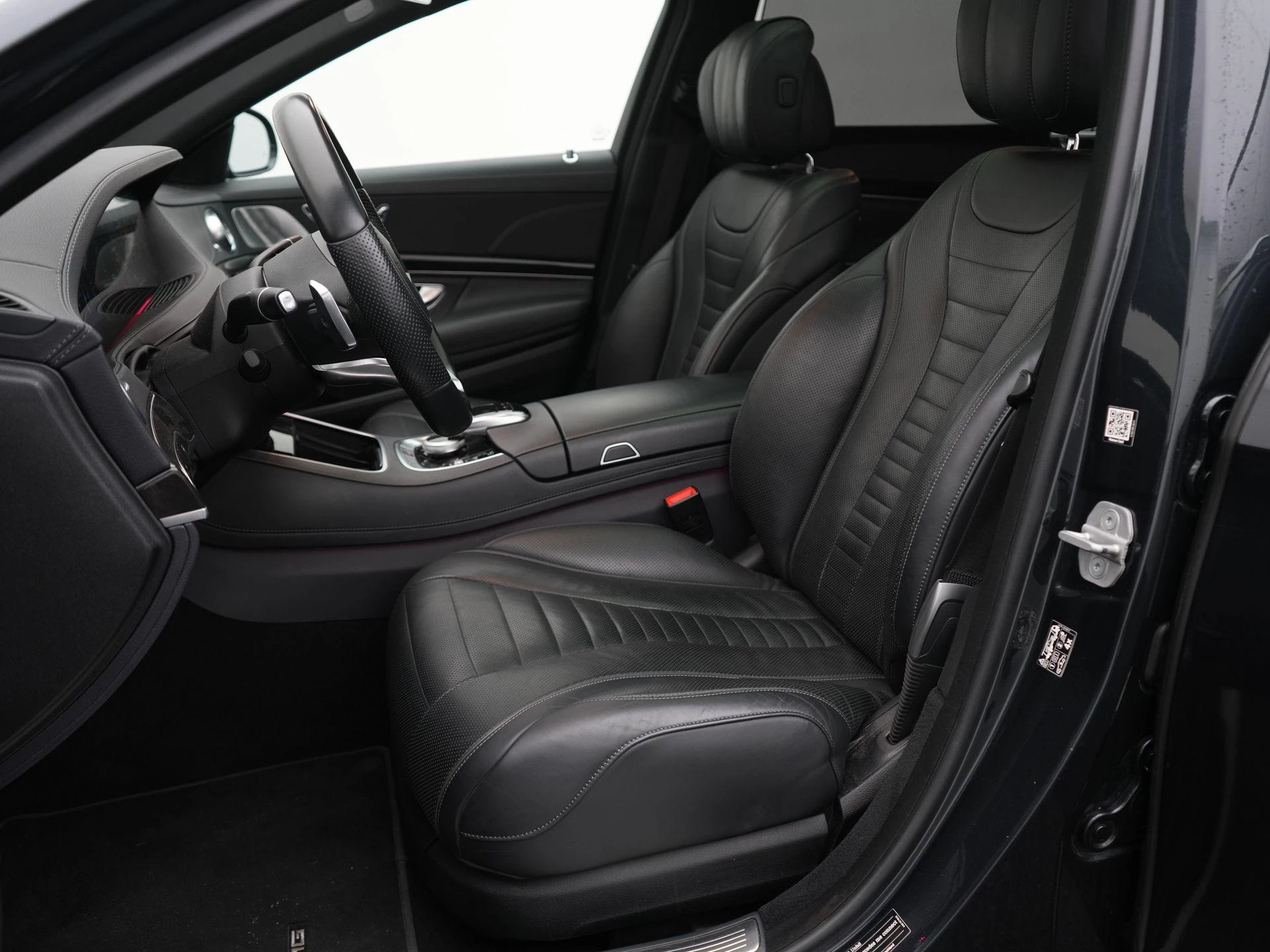 Mercedes-Benz-S-Klasse-image-8
