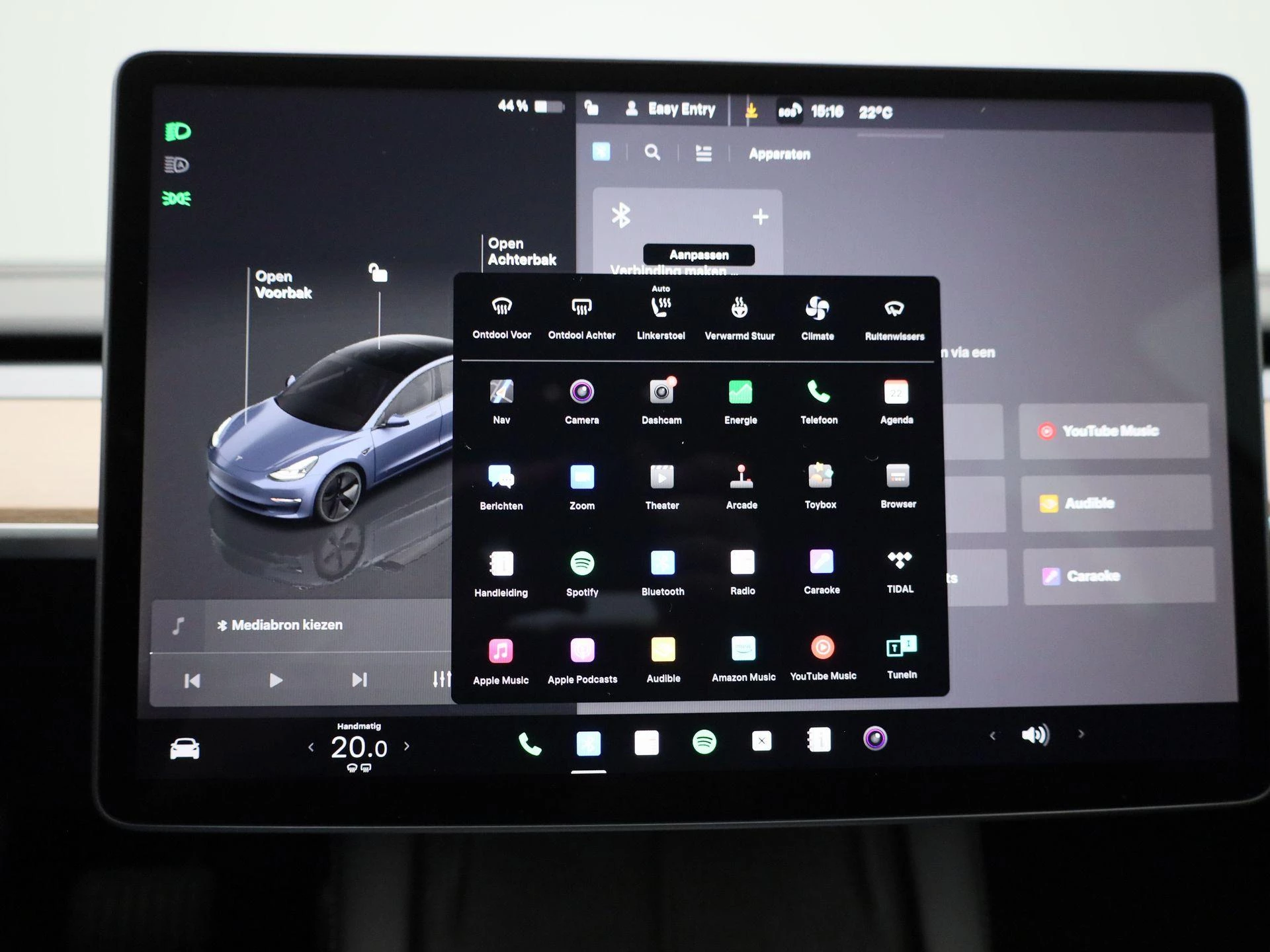 Tesla-Model 3-image-24