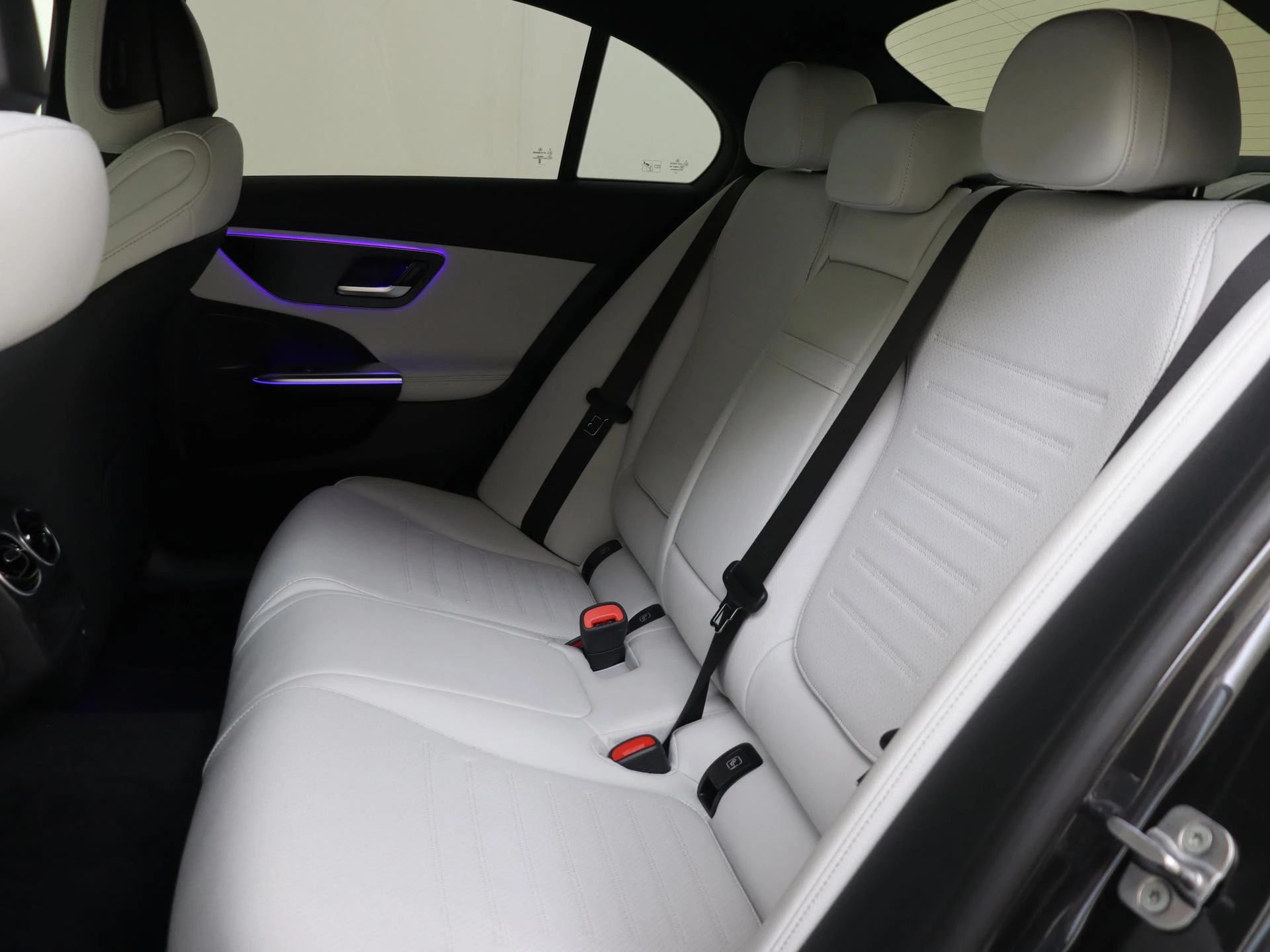 Mercedes-Benz-C-Klasse-image-11