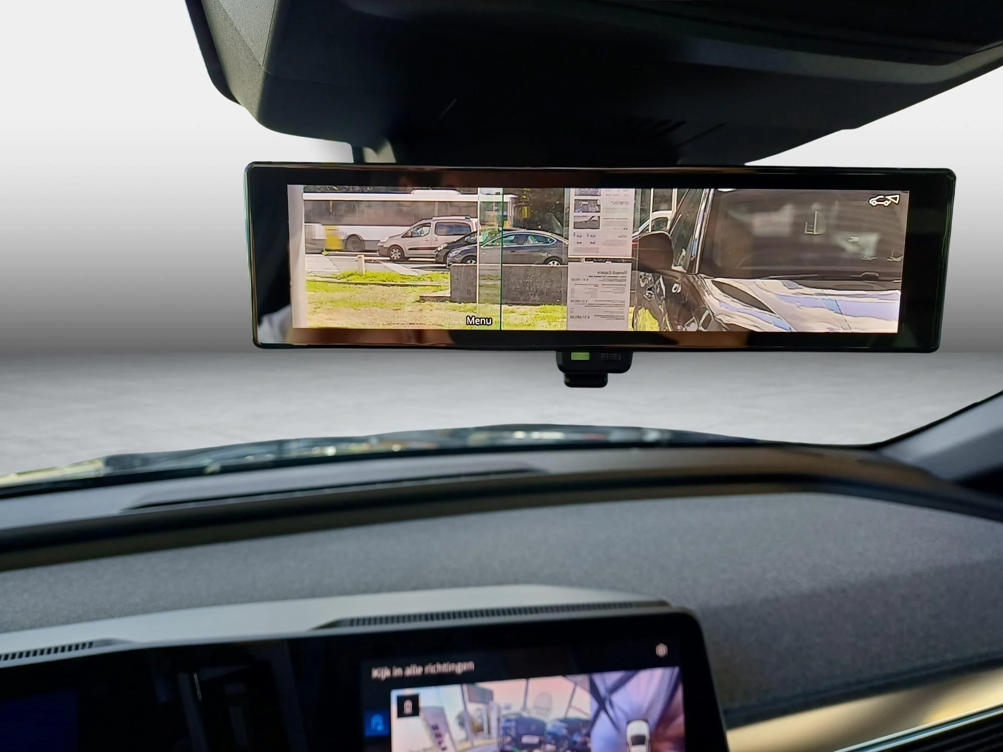 Renault-Megane E-Tech-image-10