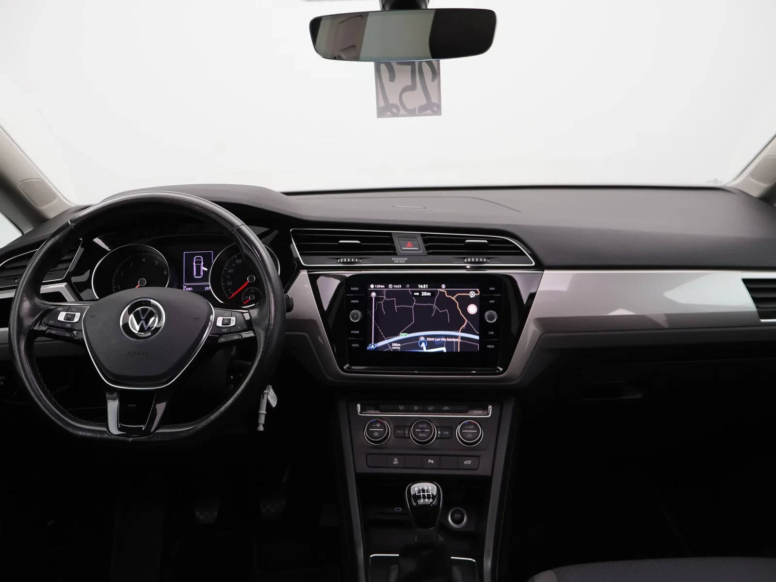 Volkswagen Touran Touran Trendline 1.5TSI 150PK *PANODAK*7 ZITPLAATSEN*CAMERA*ACC*PDC*APP-CONNECT*...*
