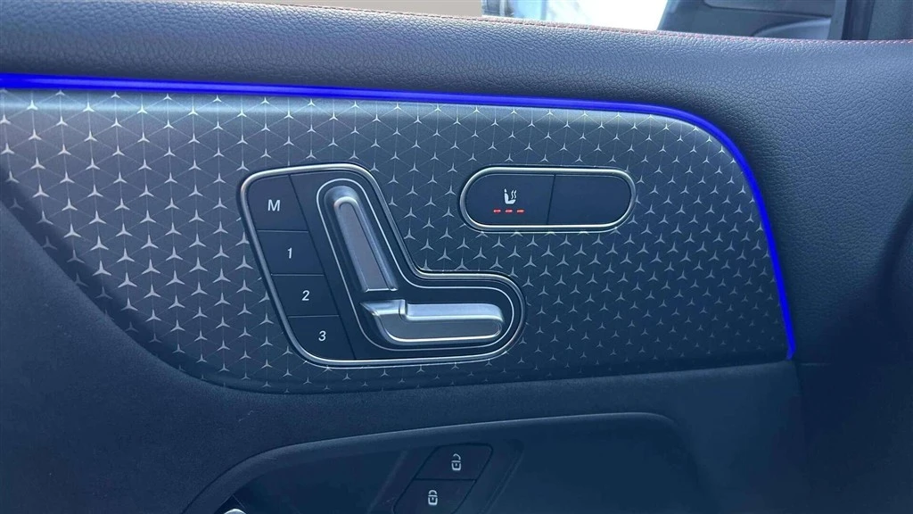 Mercedes-Benz-EQB-image-10