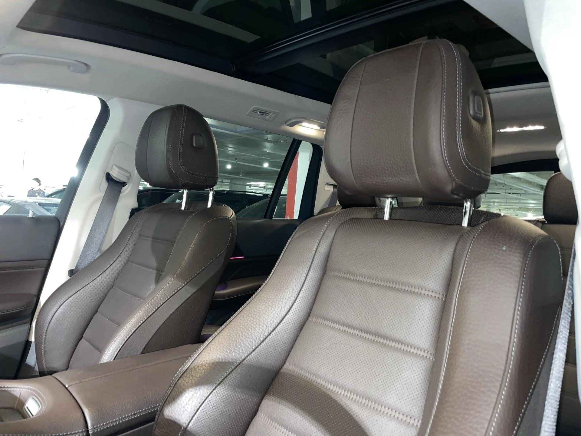 Mercedes-Benz-GLS-image-13