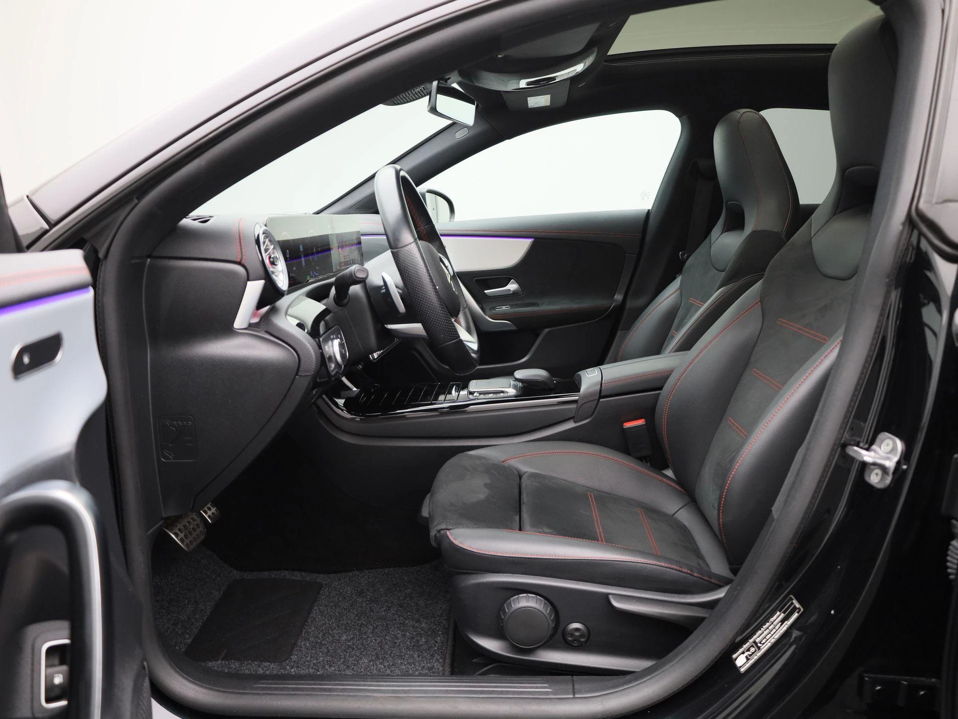 Mercedes-Benz-CLA-image-10