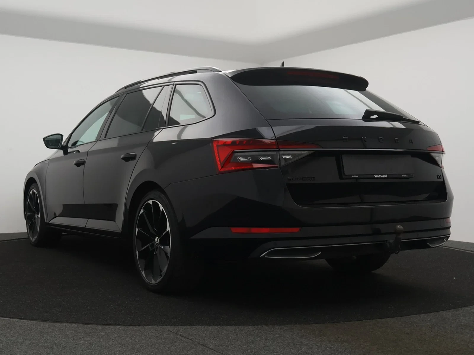 Škoda Superb Combi PHEV Superb Wagon Sportline 1.4TSI iV 218PK *AUTOMAAT*PANODAK*LEDER*TREKHAAK*CAM*CRUISE*PDC*APP-CONNECT*.