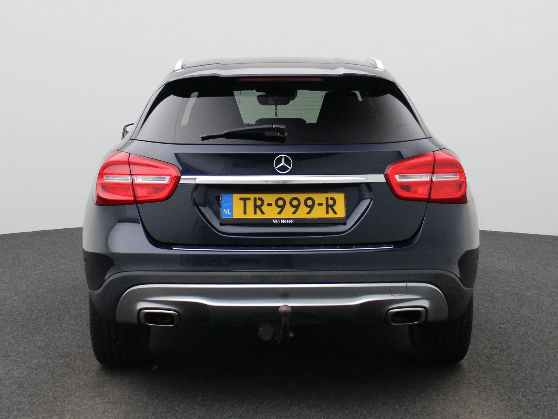 Mercedes-Benz-GLA-image-4