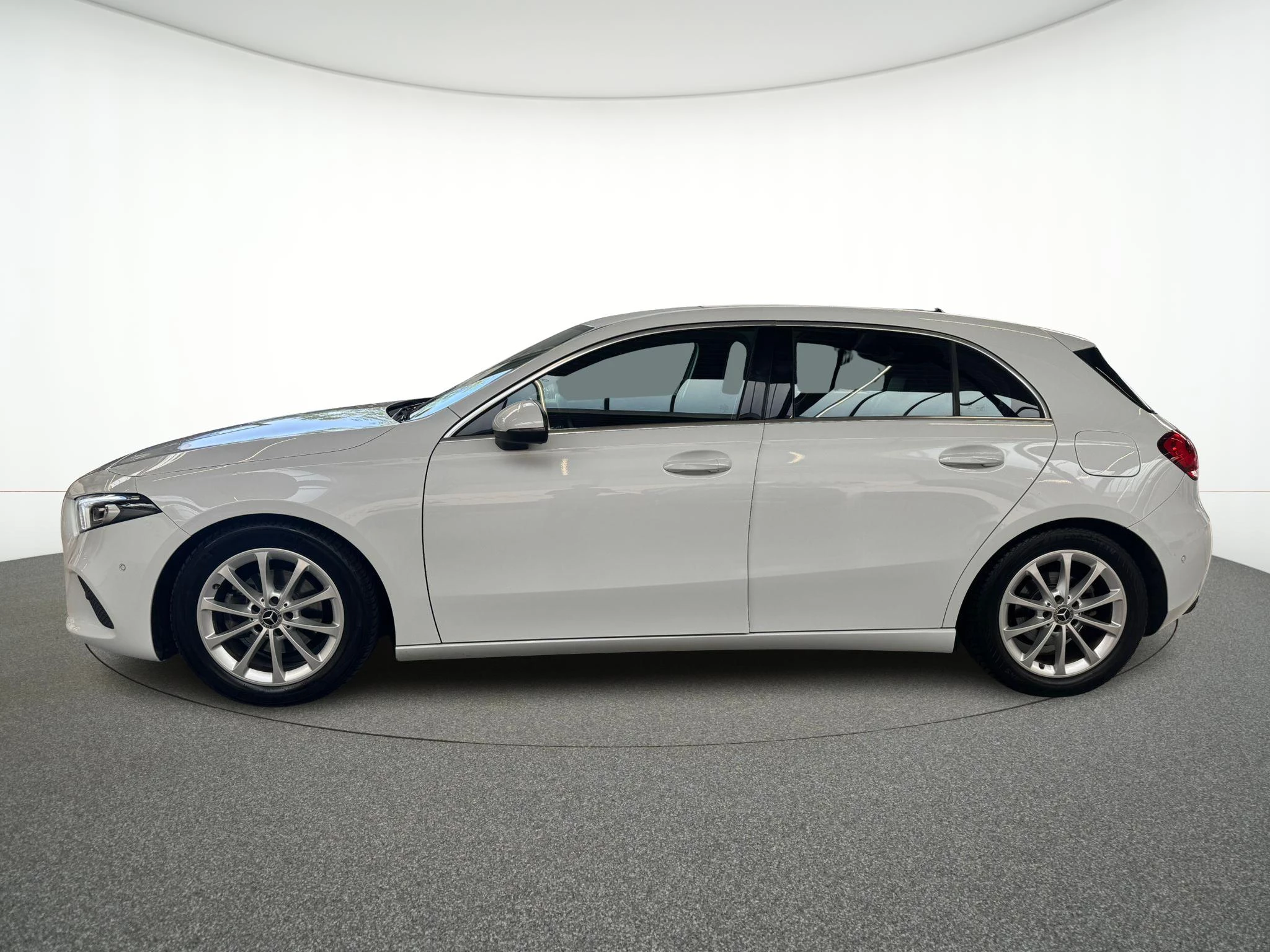Mercedes-Benz Classe A 180 d Business Solution + TREKHAAK + MULTIBEAM + LEDER +