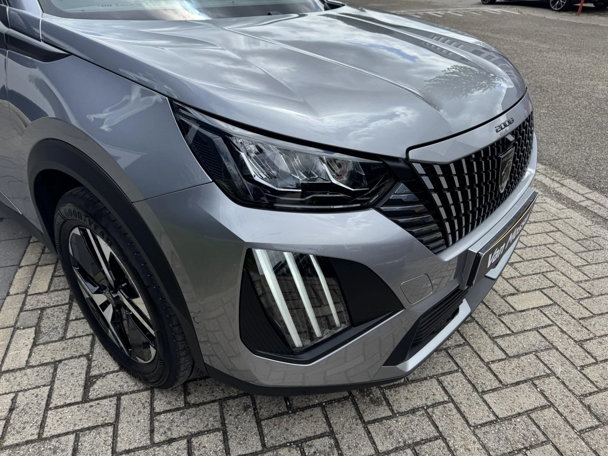 Peugeot 2008 1.2 Hybrid 145 Allure