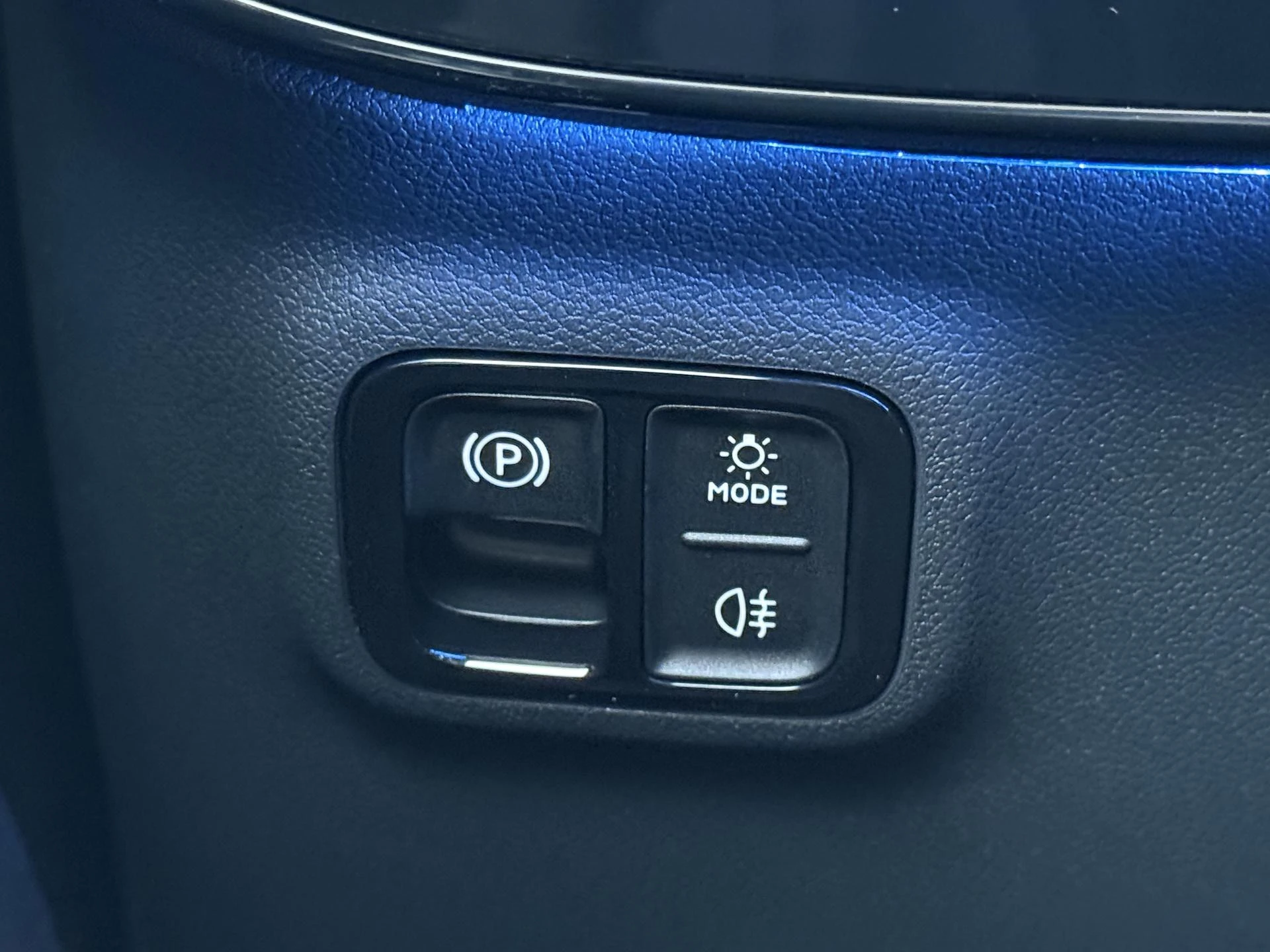Mercedes-Benz-CLA-image-22