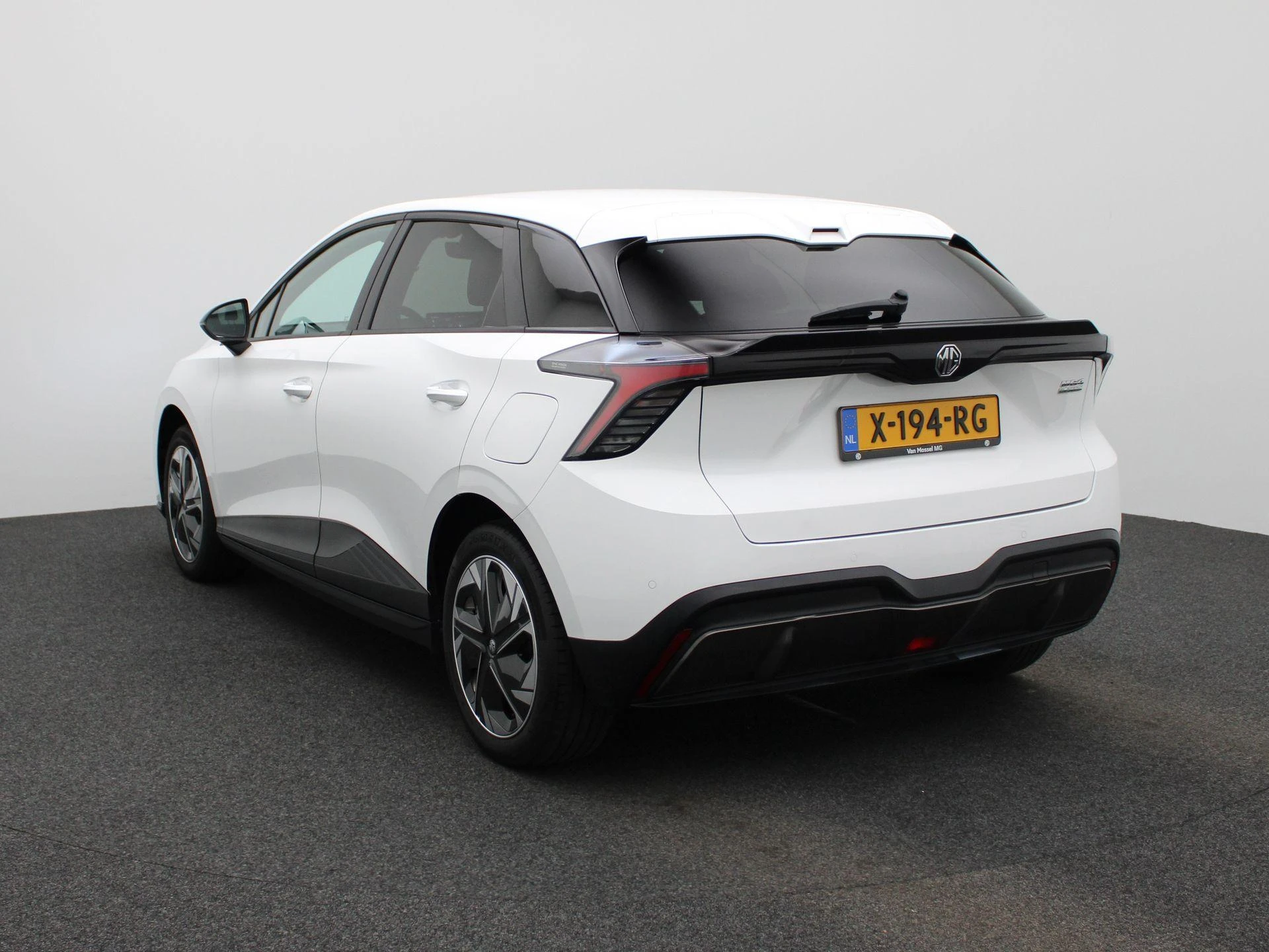 MG-MG4 EV-image-1