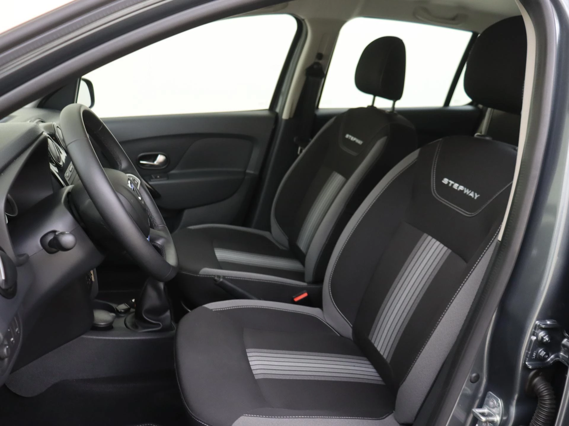 Dacia-Sandero Stepway-image-10
