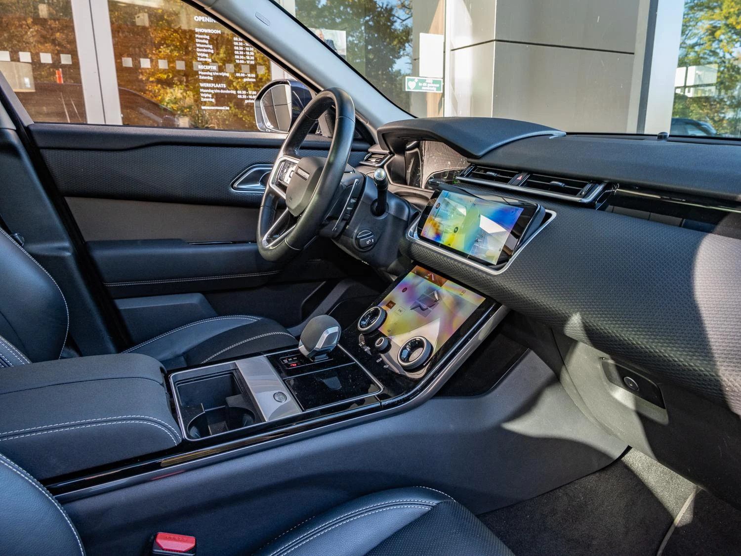 Land Rover-Range Rover Velar-image-18