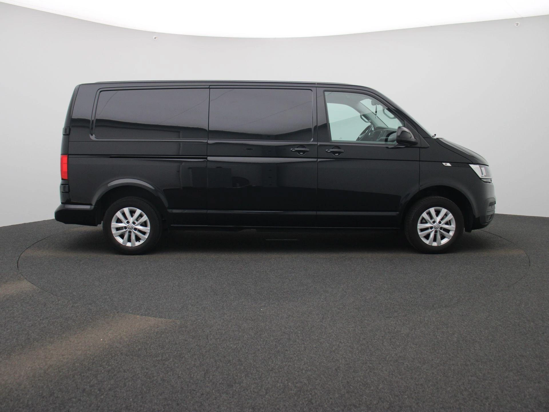 Volkswagen-Transporter-image-5