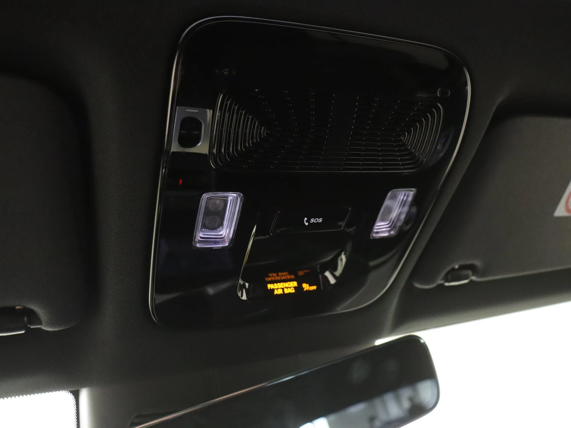 Mercedes-Benz-GLB-image-22