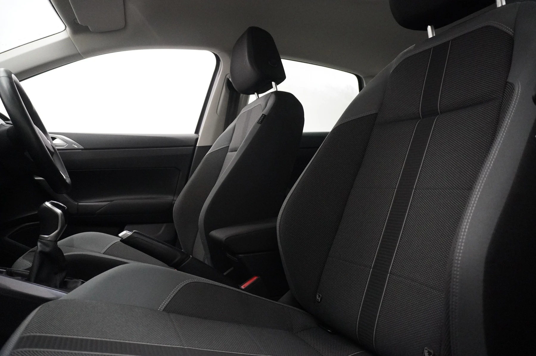 Volkswagen-Polo-image-9