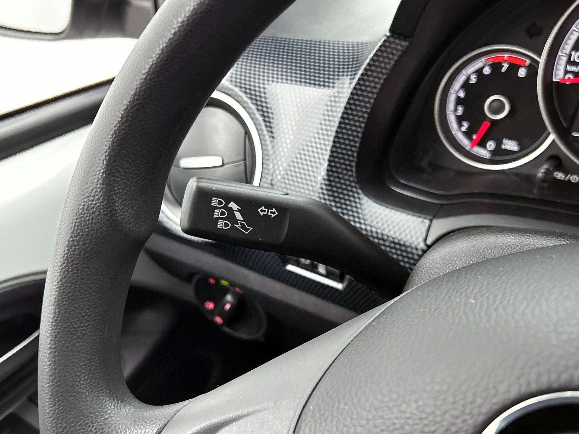 Volkswagen-up!-image-7