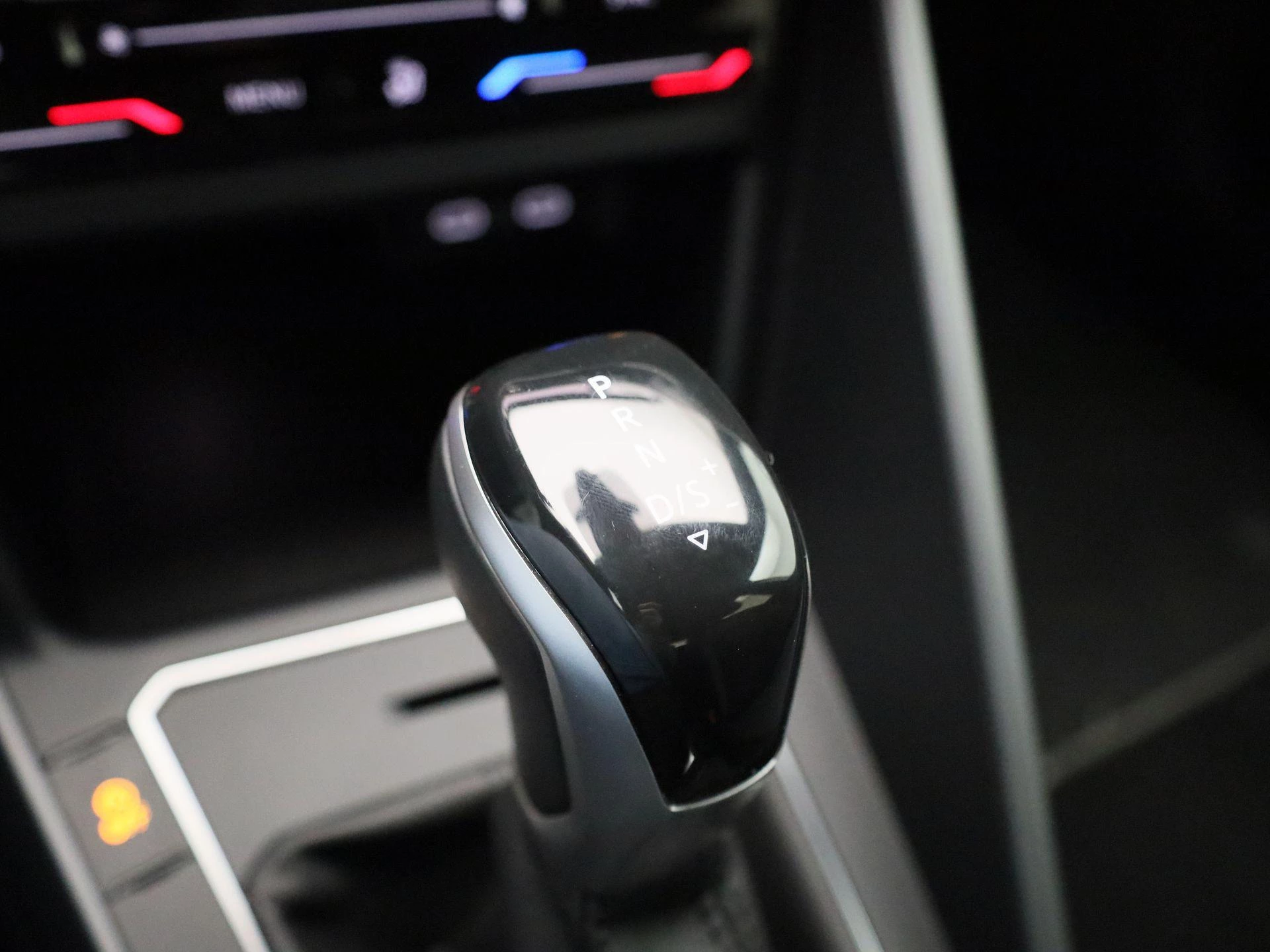 Volkswagen-Polo-image-25