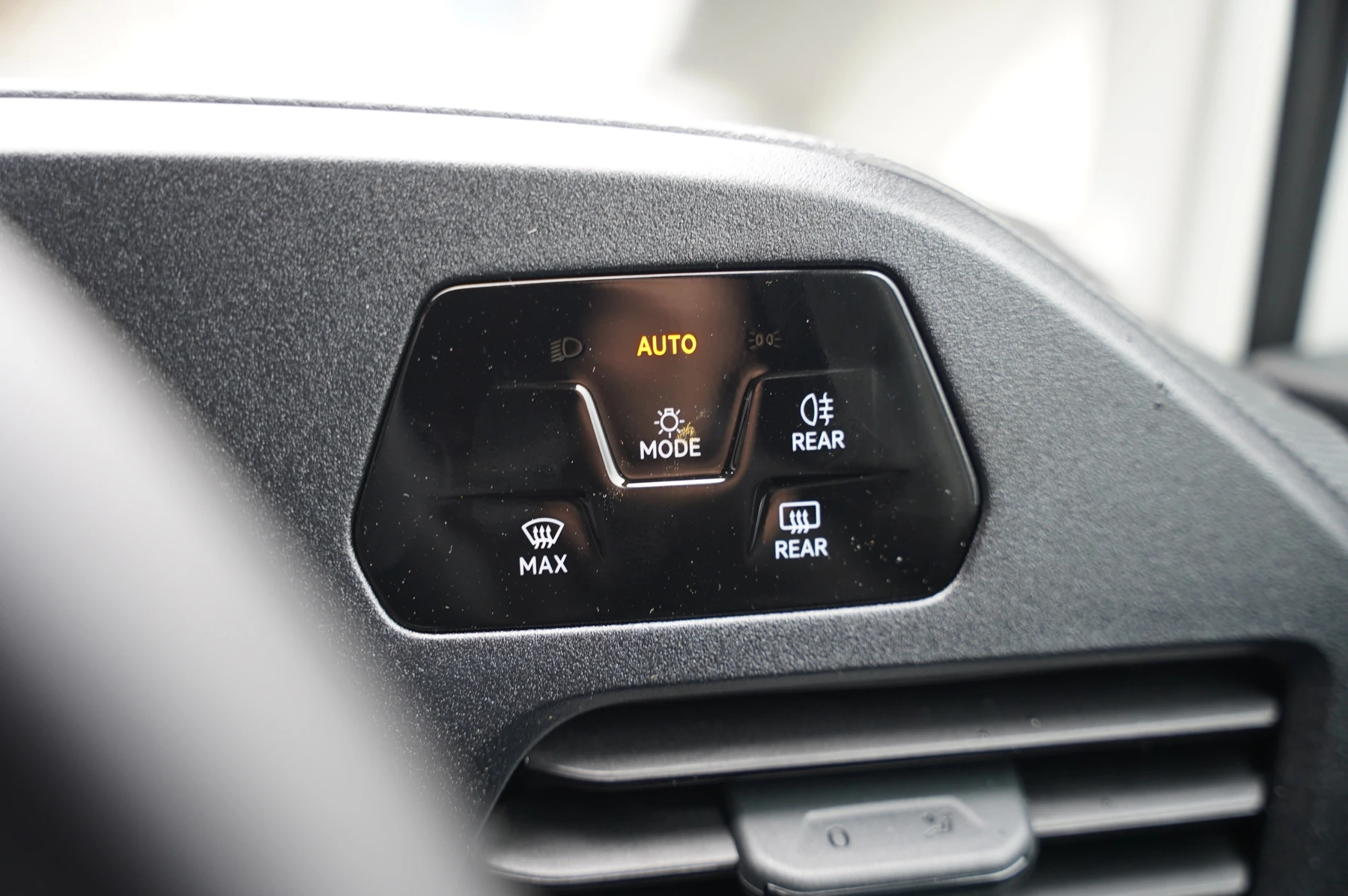 Volkswagen-Caddy-image-17