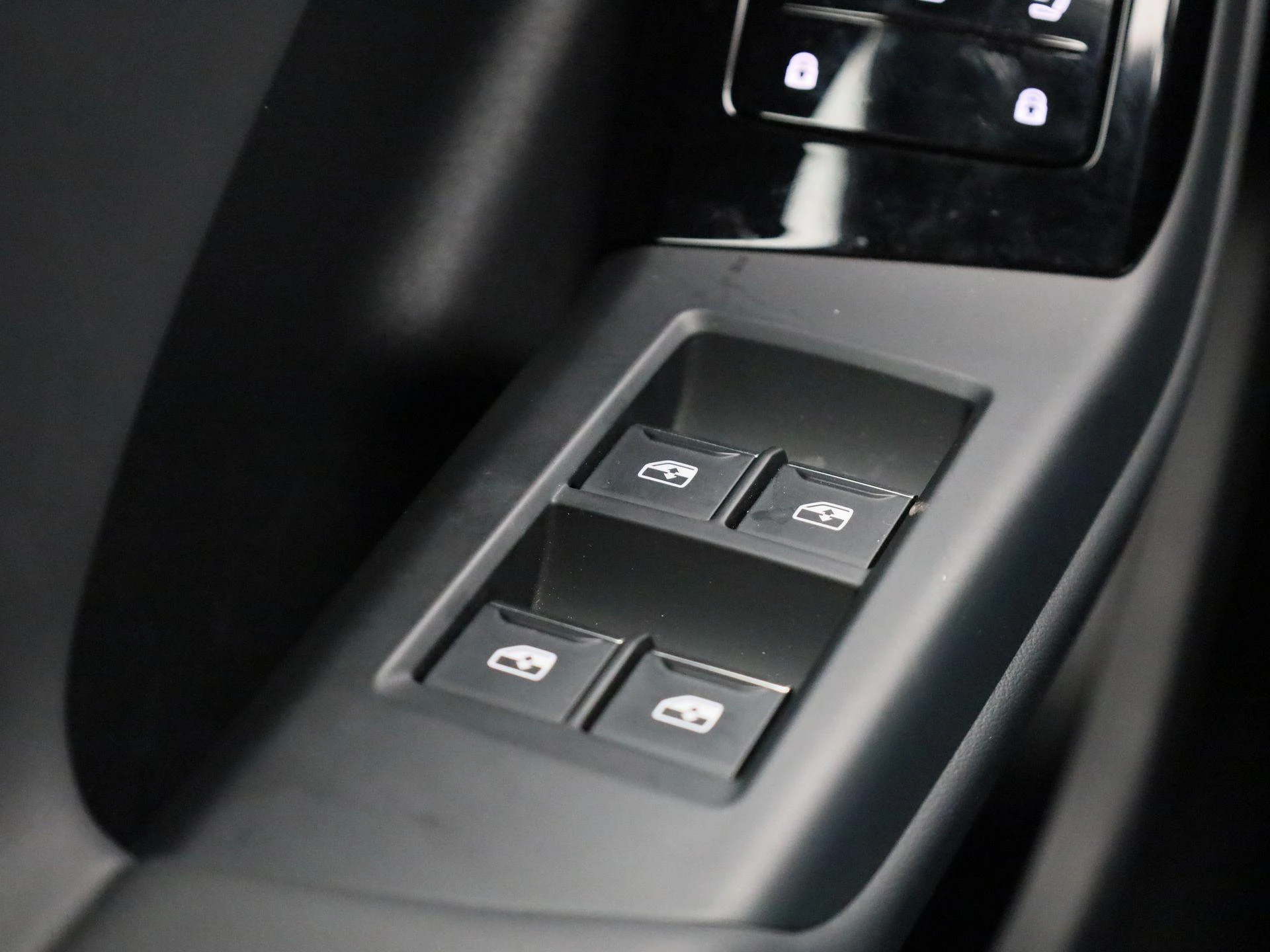 Audi-Q6 e-tron-image-40