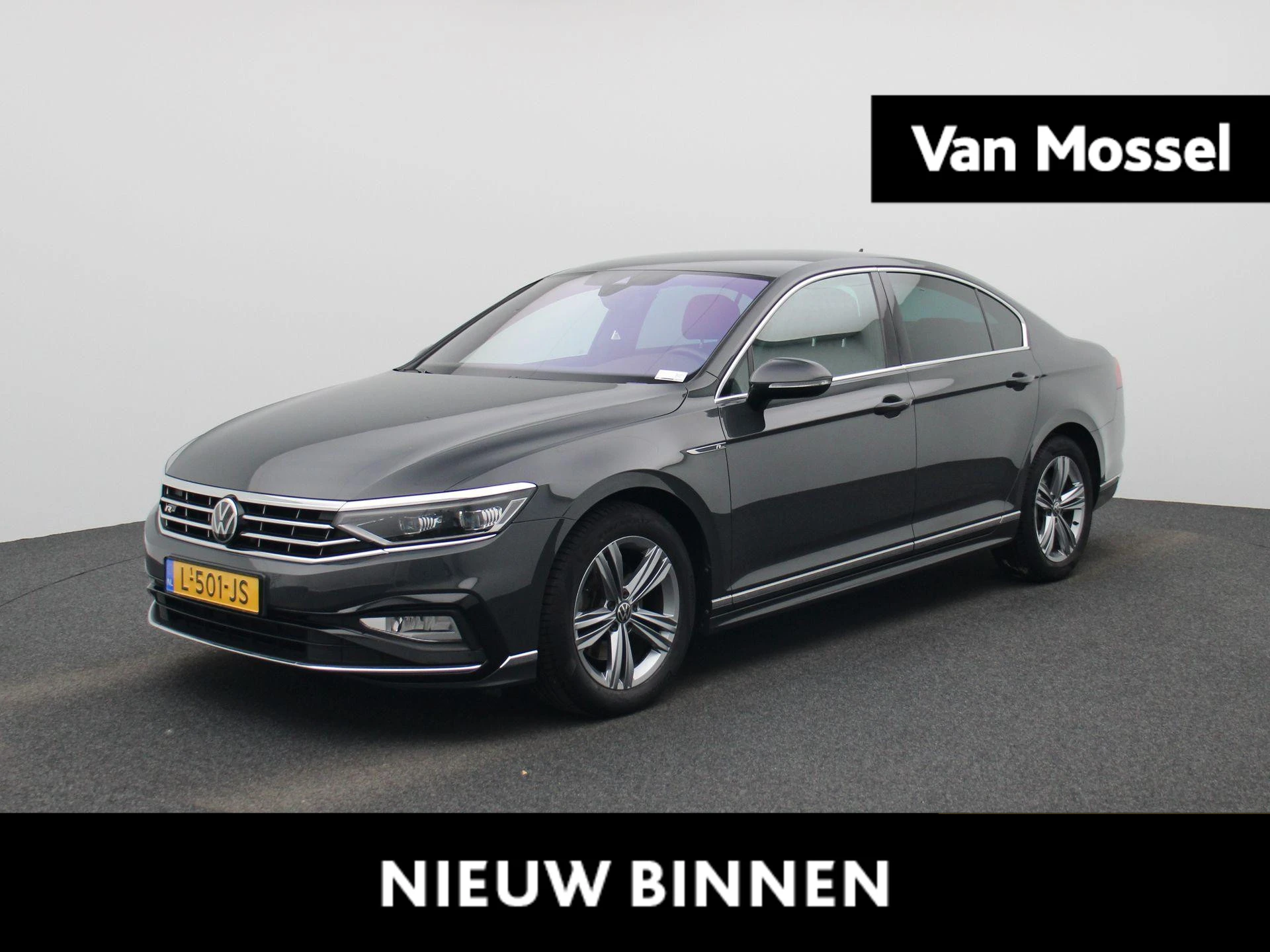 Volkswagen-Passat-image-0