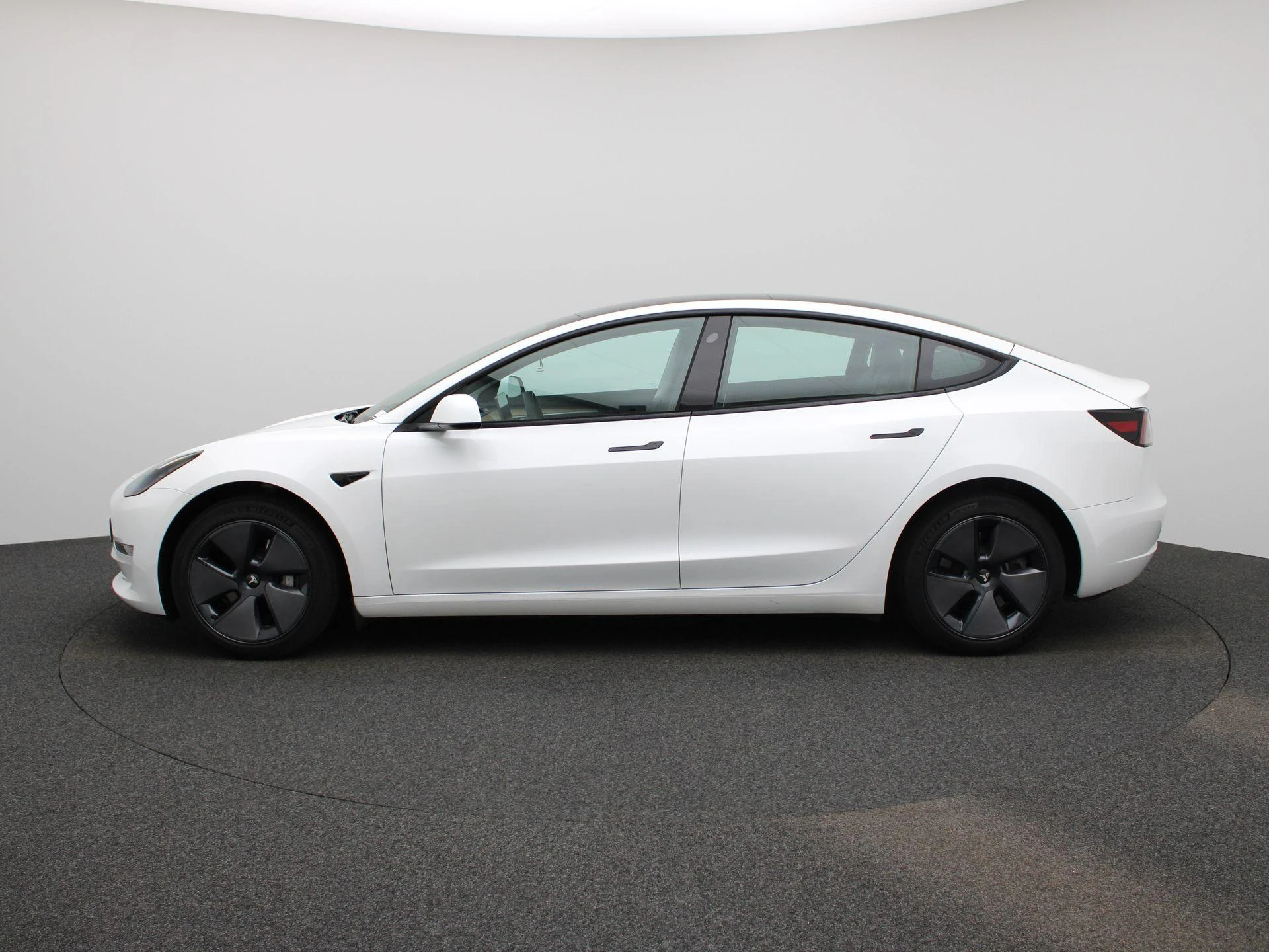 Tesla-Model 3-image-5