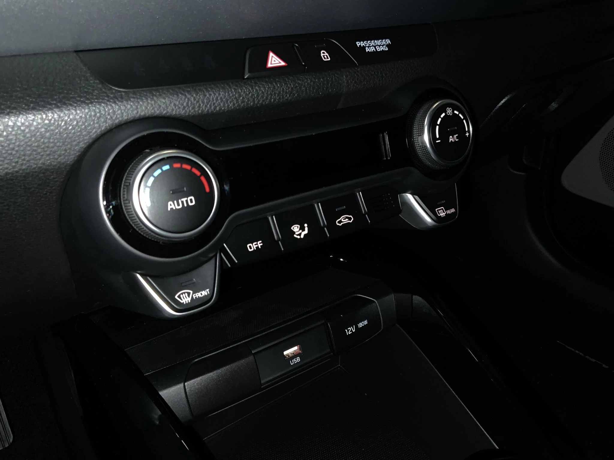 Kia Stonic Spirit 1.0 T-GDI 100 48V DCT7 Sports Utility Vehicle. 74 kW. 5-türig