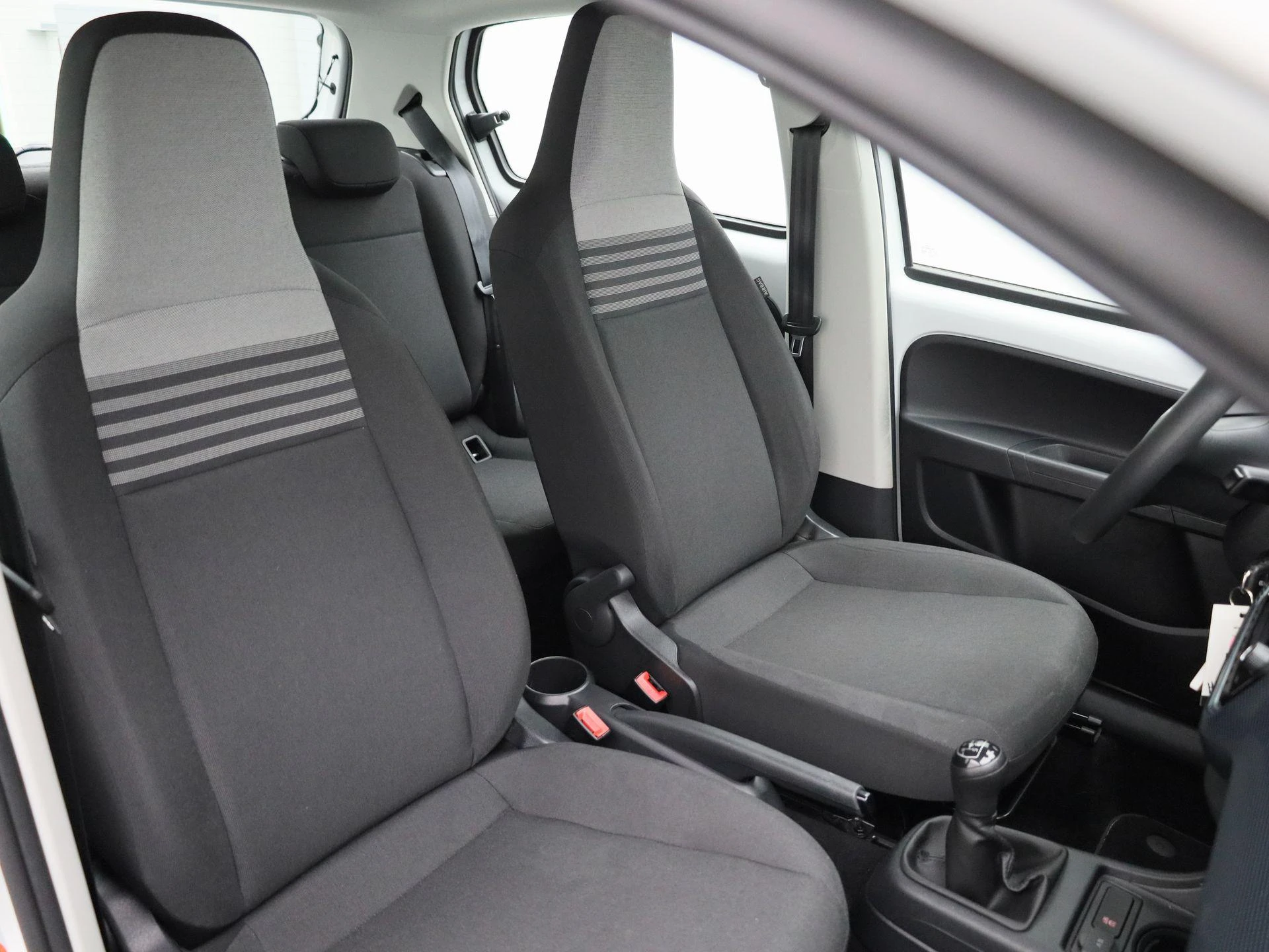 Volkswagen-up!-image-28
