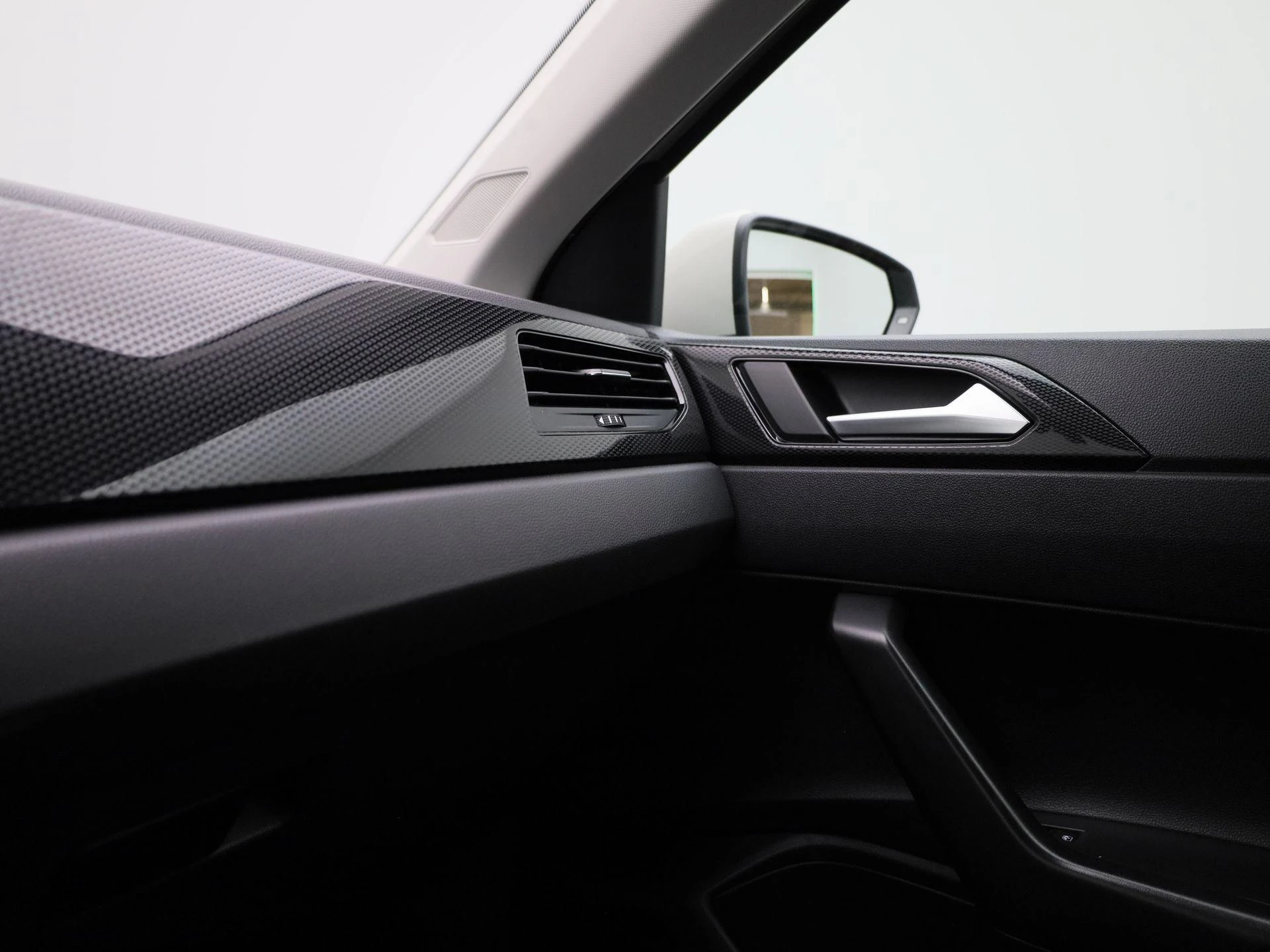 Volkswagen-Polo-image-24