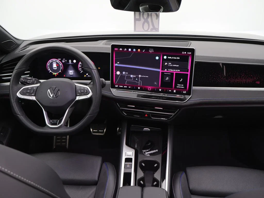Volkswagen-Passat-image-16