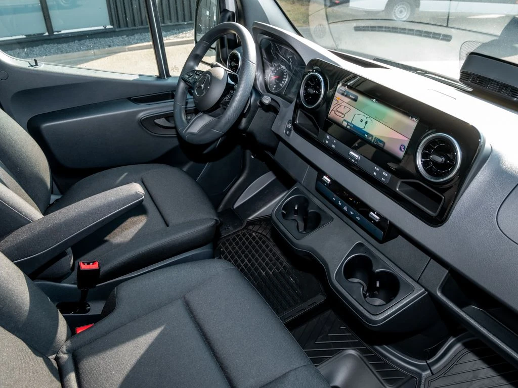 Mercedes-Benz-Sprinter 319-image-9