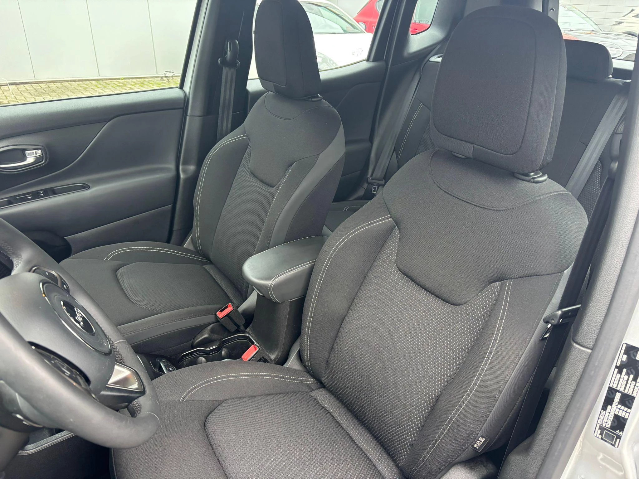 Jeep-Renegade-image-13