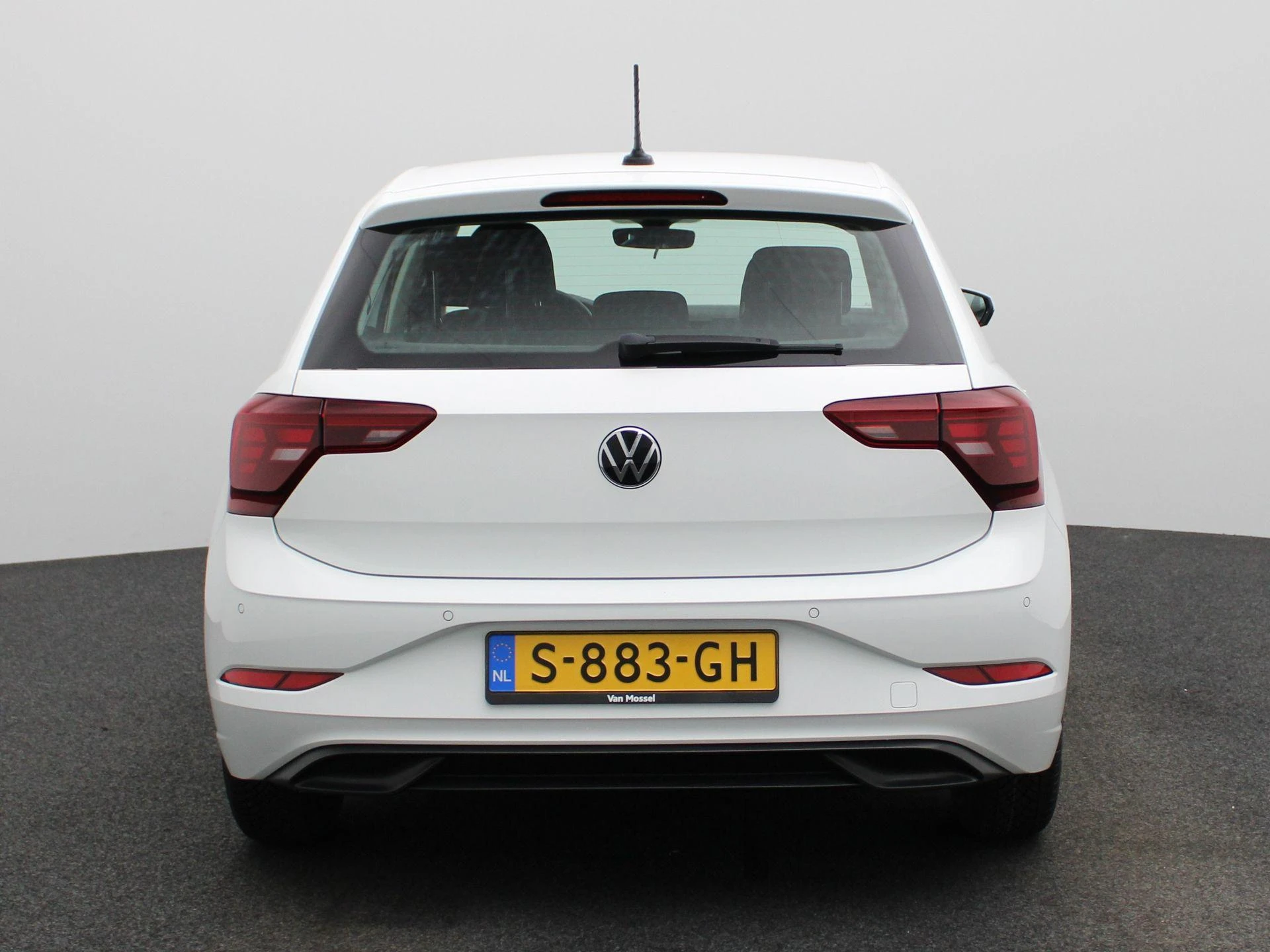 Volkswagen-Polo-image-4