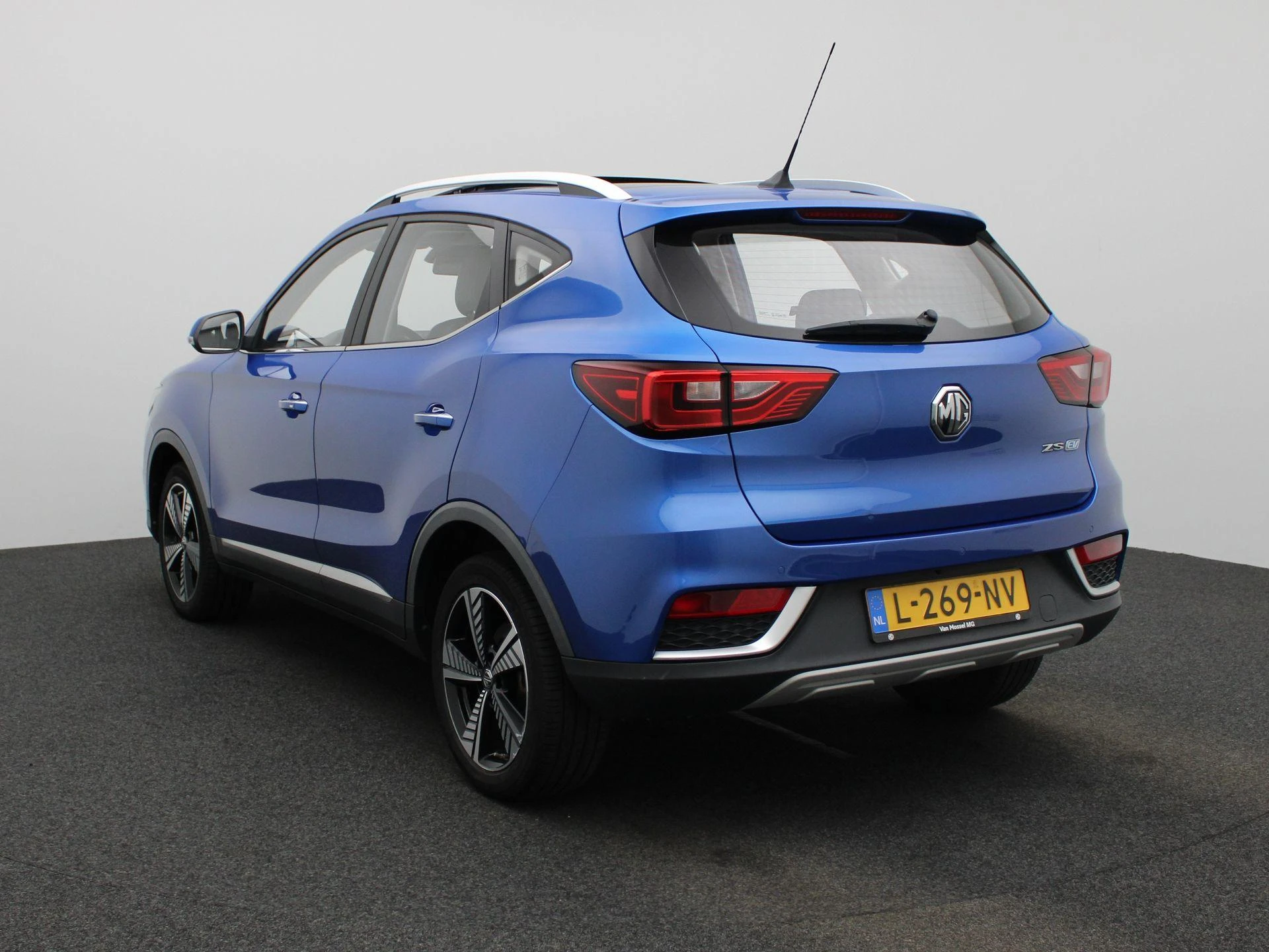 MG-ZS EV-image-1