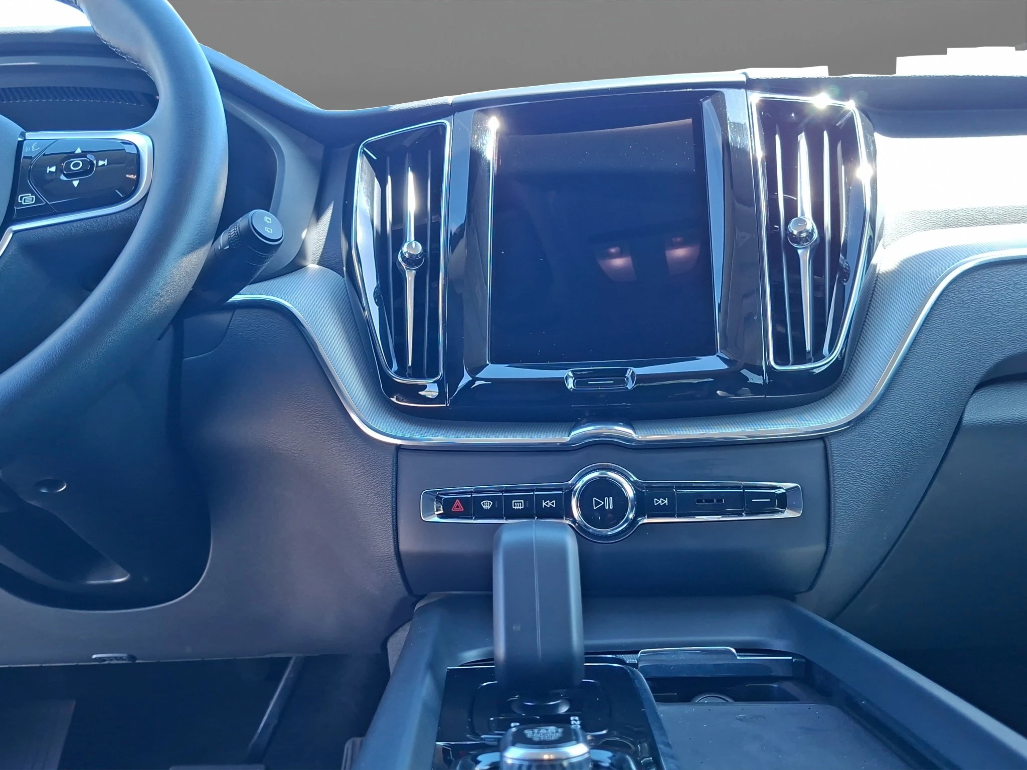Volvo XC60 B4 Plus Dark 2.0 MHEV Aut. | LED | ACC | GJR | RFK | LEDER | SHZ