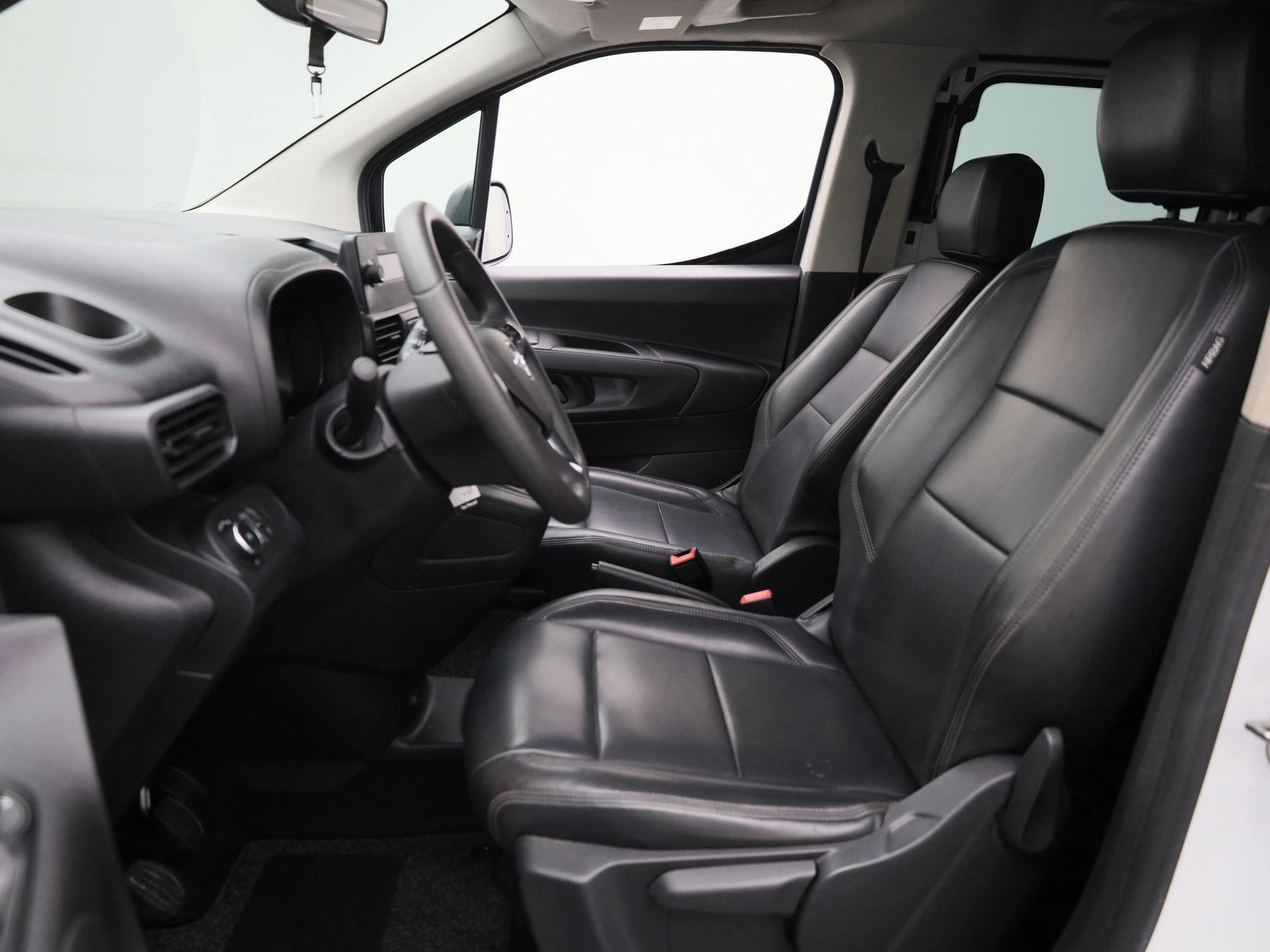 Opel-Combo Life-image-9