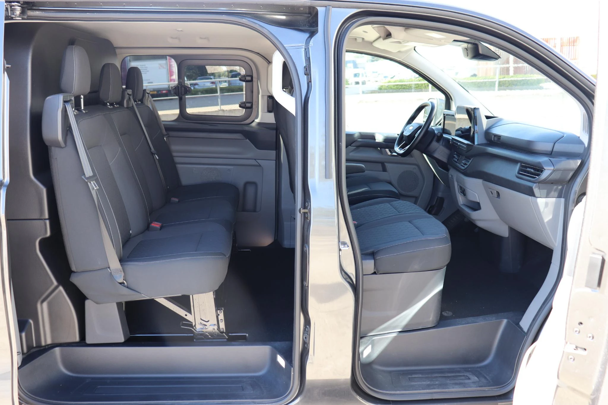 Ford-Transit Custom-image-11