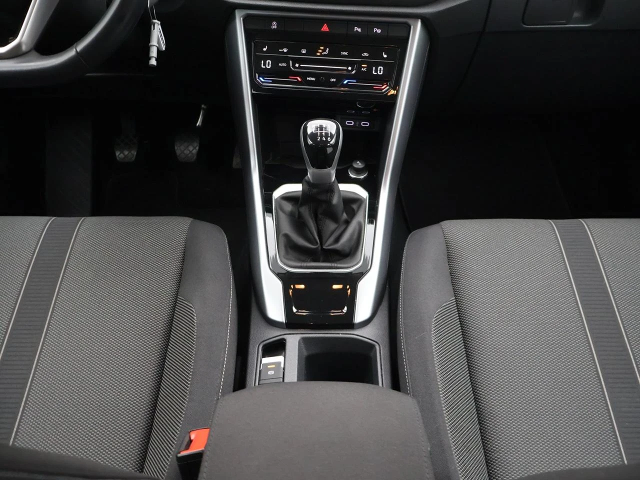 Volkswagen T-Roc T-Roc Life Business 1.0TSI 110PK *VIRTUAL COCKPIT*CAMERA*ACC*PDC*APP-CONNECT*ZETELVERWARMING*AIRCO*...*
