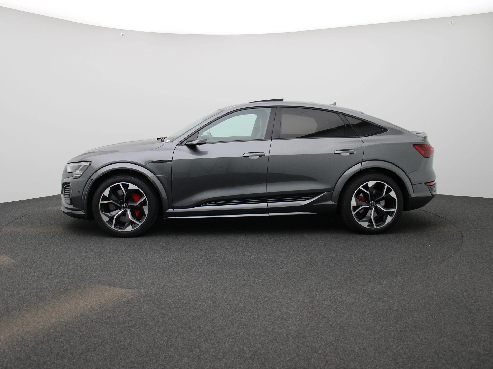 Audi-Q8 Sportback e-tron-image-3