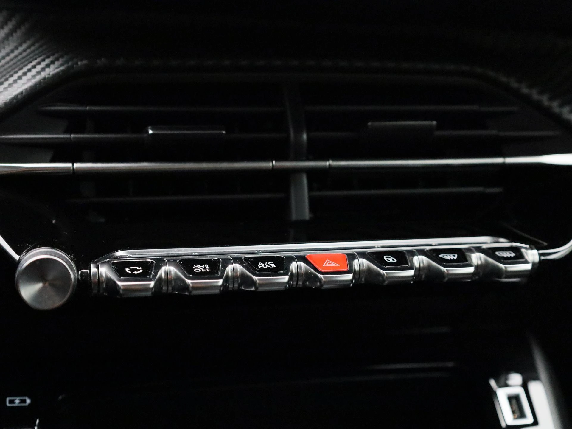 Peugeot-208-image-19