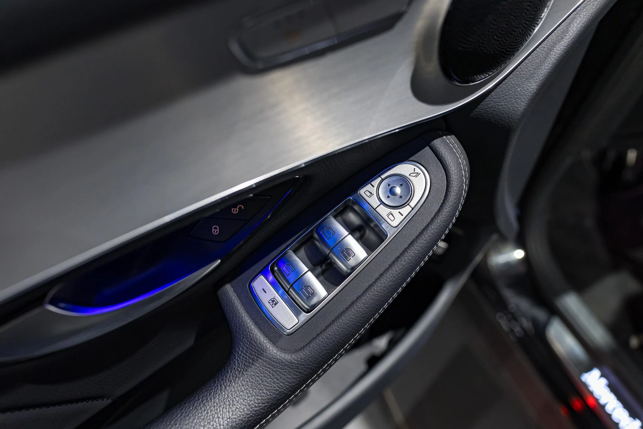 Mercedes-Benz-GLC-image-19