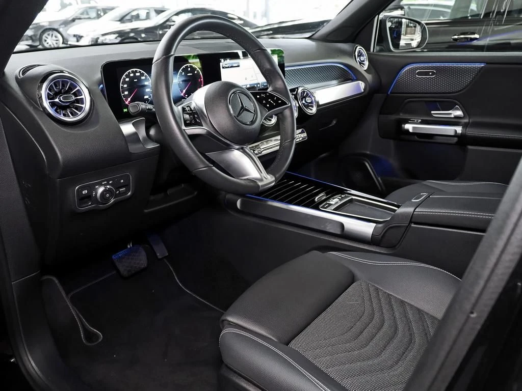 Mercedes-Benz-GLB 200 d-image-8