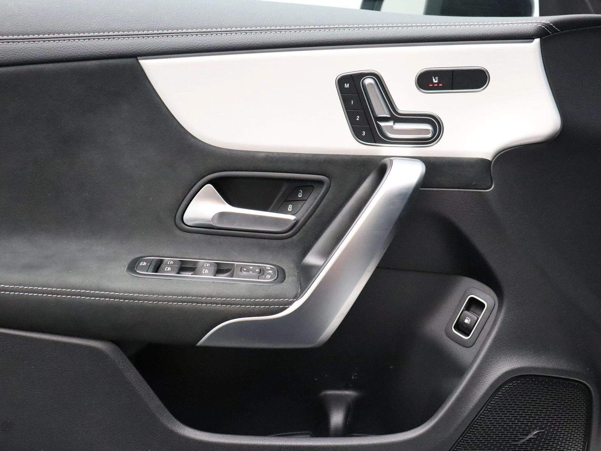 Mercedes-Benz-CLA-image-10