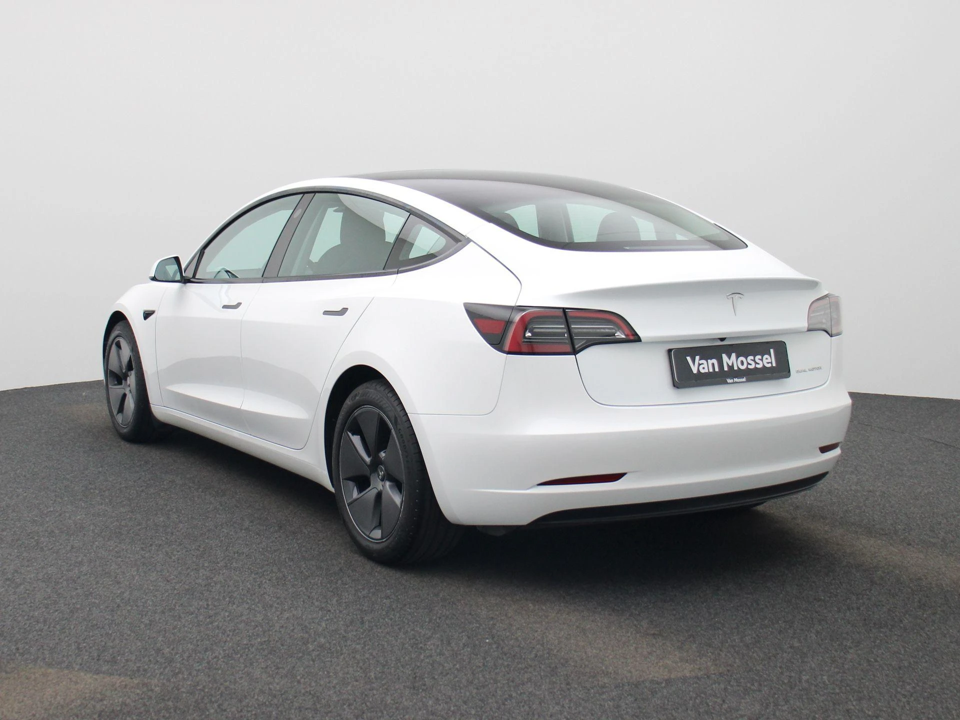 Tesla-Model 3-image-1