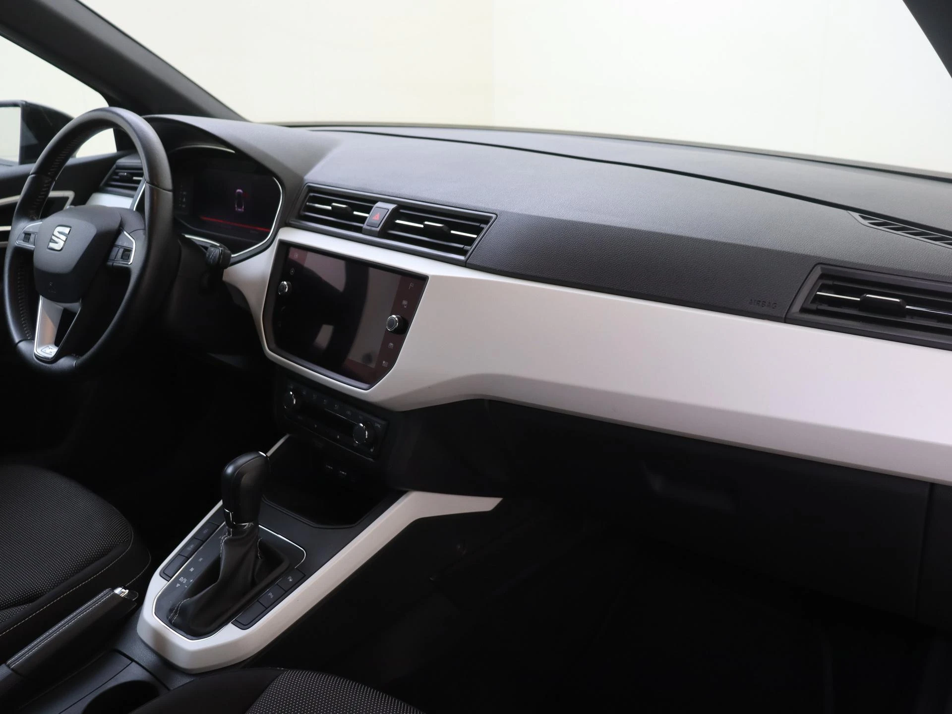 SEAT-Arona-image-4