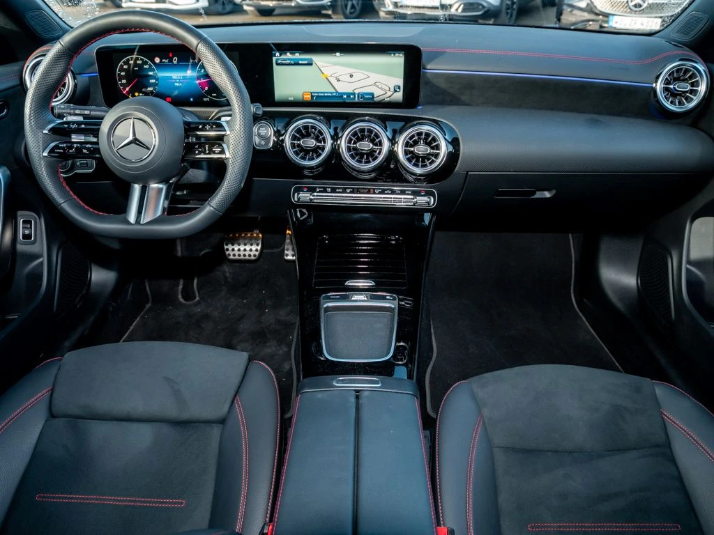 Mercedes-Benz-CLA 200-image-12