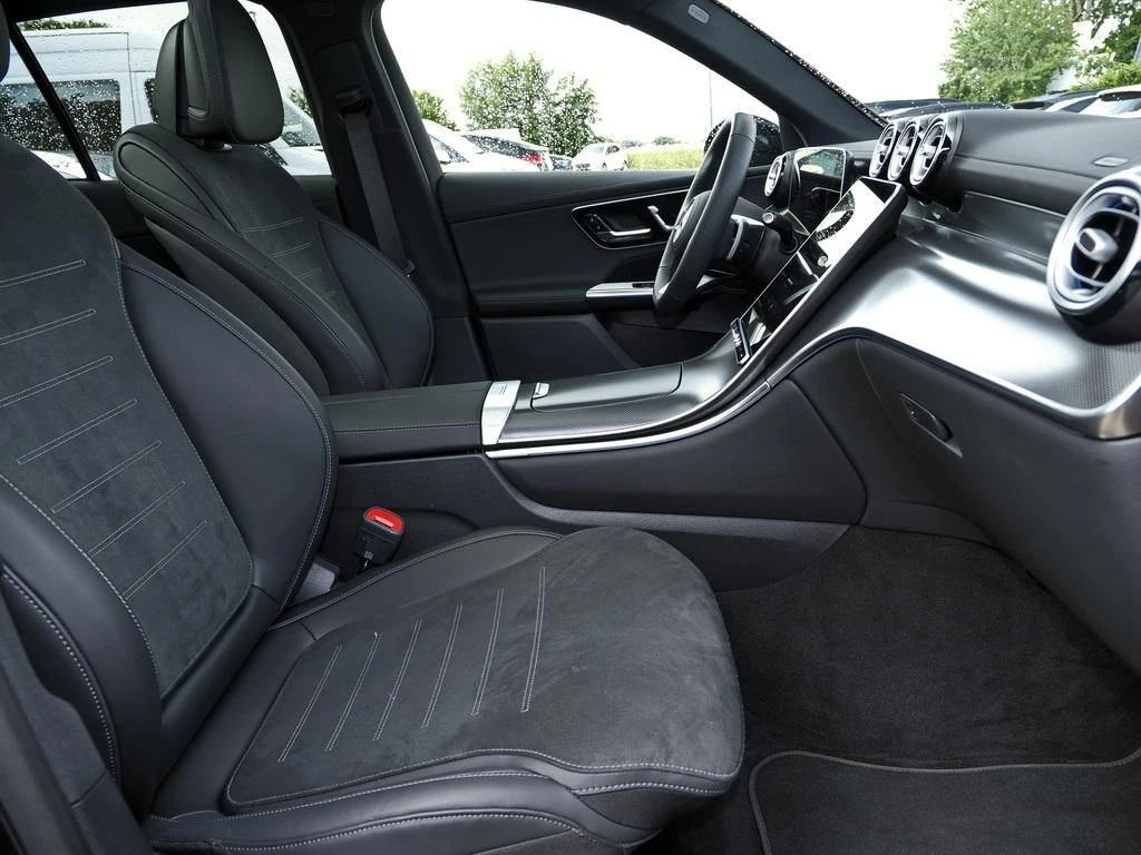 Mercedes-Benz-GLC 220 d-image-9